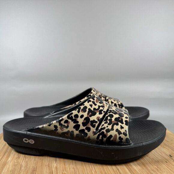 OOFOS OOahh Recovery Slide Sandals Women’s Size 8 Comfort Black Cheetah - Picture 1 of 6